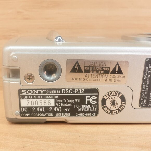 Sony Cyber-shot DSC-P32 / 3.2MP Digital Camera / Silver / Made in Japan - Picture 7 of 8